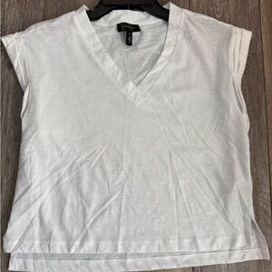Jessica Simpson White V-Neck Short Sleeve Top